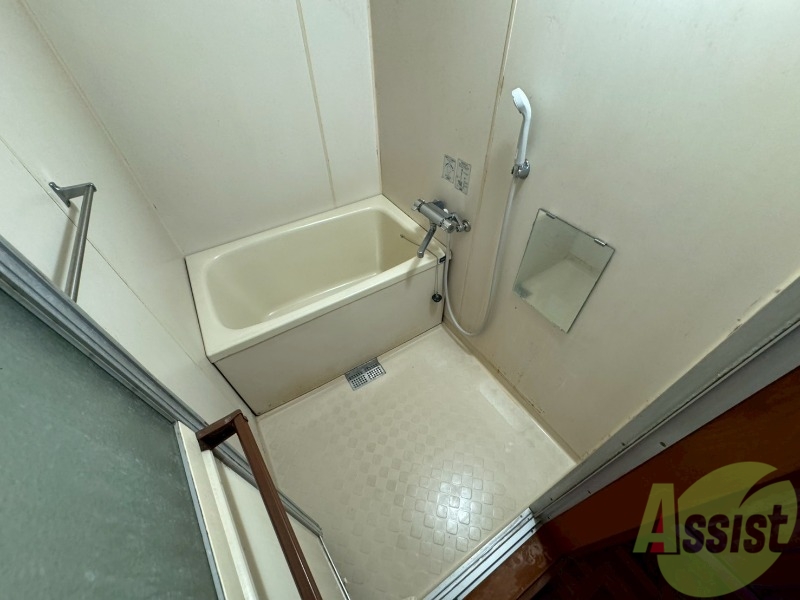 バス・シャワールーム　ユニットバスです。疲れを癒すのに欠かせませんね！