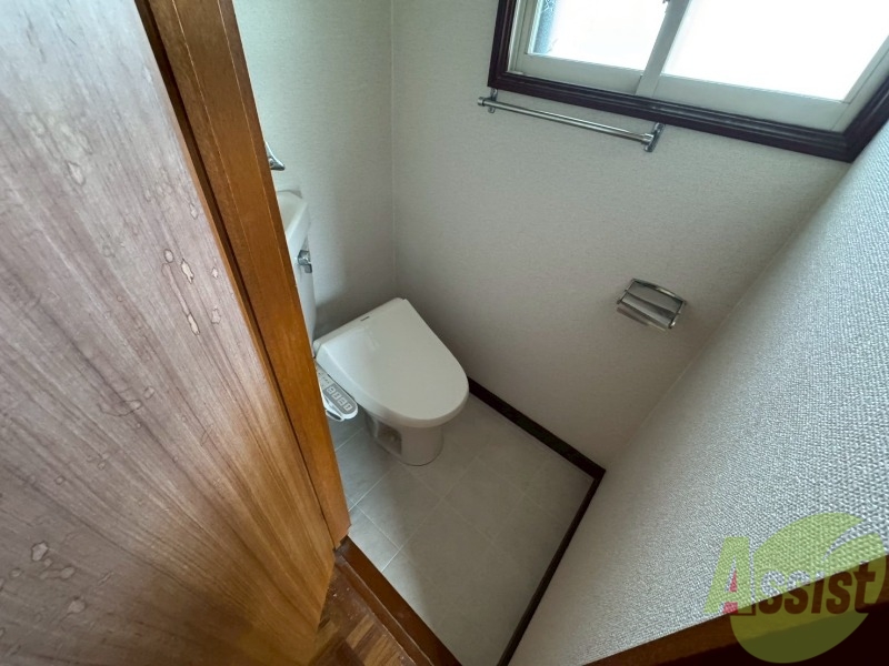 トイレ　こちらはトイレです。清潔感があり、安心して使用できます。