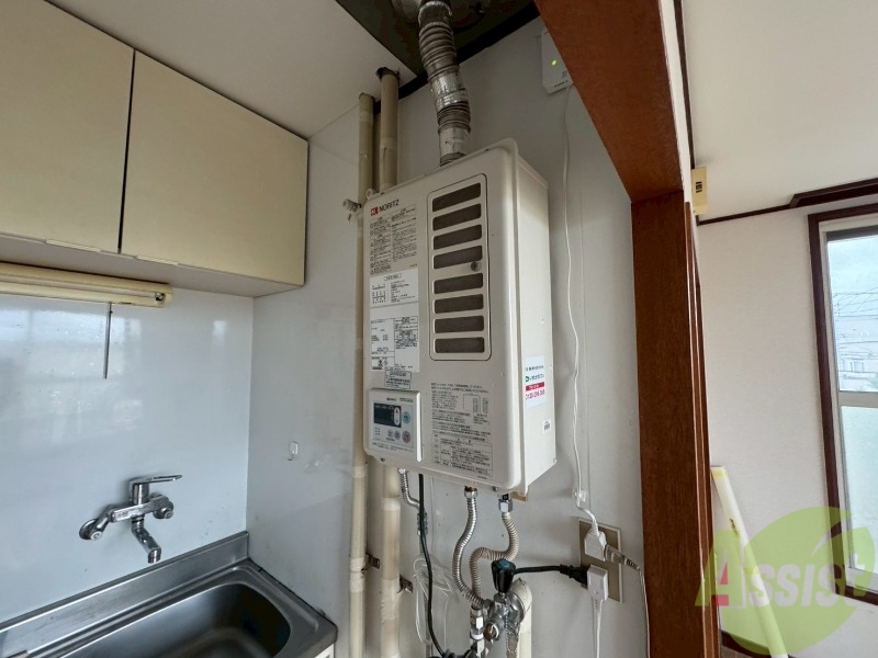 その他設備　ガス給湯器です。操作しやすいパネルになってます。