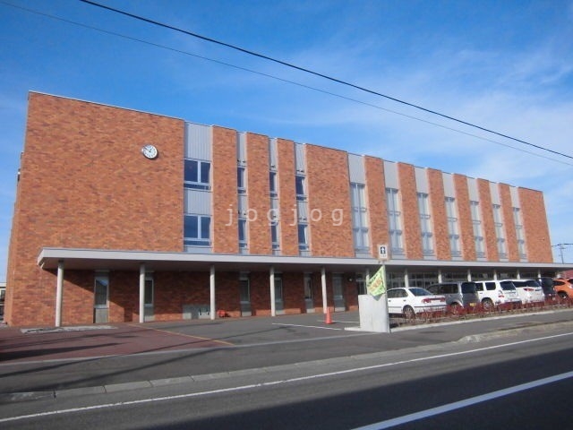 その他　岩見沢小学校（その他）まで494m