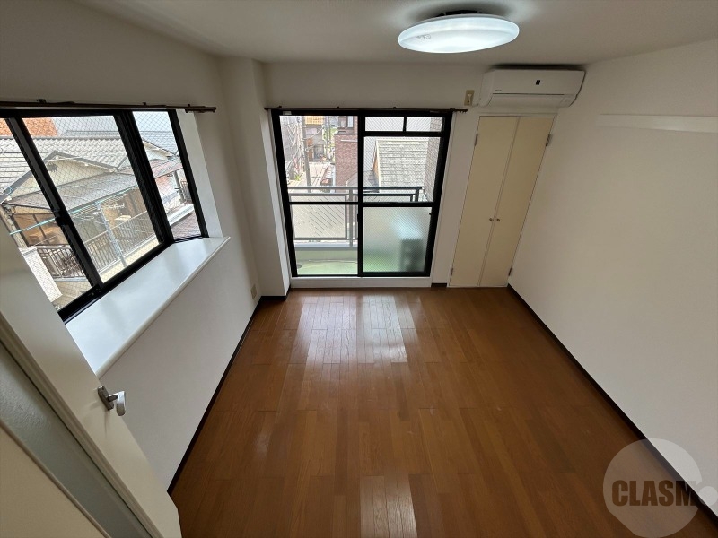 居室・リビング　６．１帖の洋室です