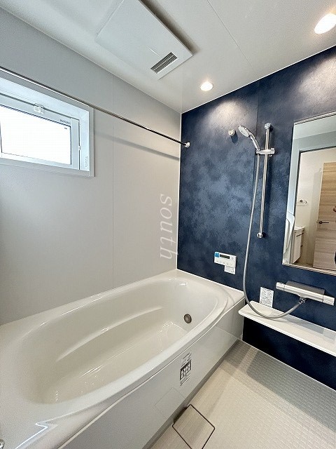 バス・シャワールーム　追い焚き機能付きのお風呂