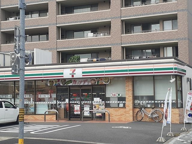 コンビニ　セブンイレブン（コンビニ）まで770m