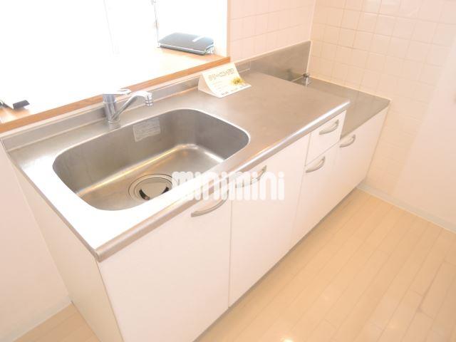 キッチン　リビングを見渡せるカウンターキッチン