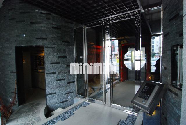 エントランス　オートロック付きの物件です。