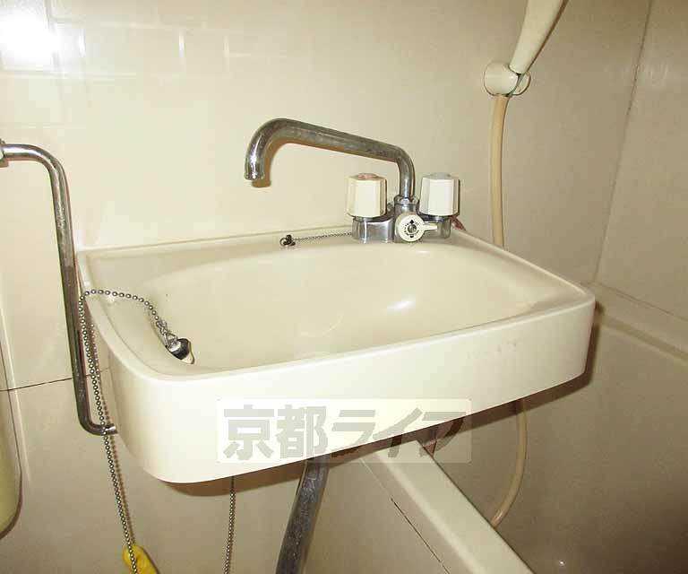 洗面設備　コンパクトな洗面台です！