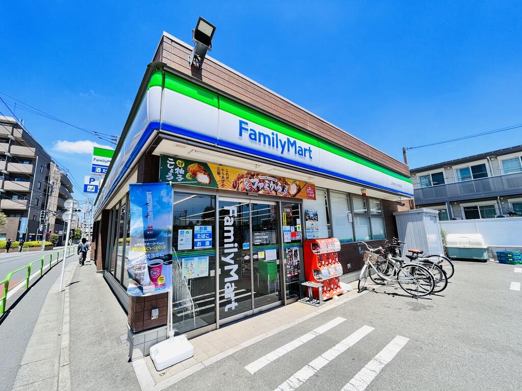 コンビニ　ファミリーマート石神井台二丁目店（コンビニ）まで321m