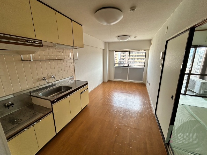 居室・リビング　リビングは広々としていて開放感があります。