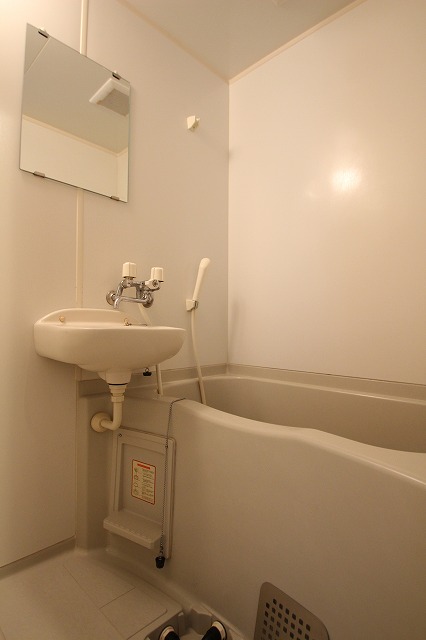 バス・シャワールーム　同物件、別号室のものです。