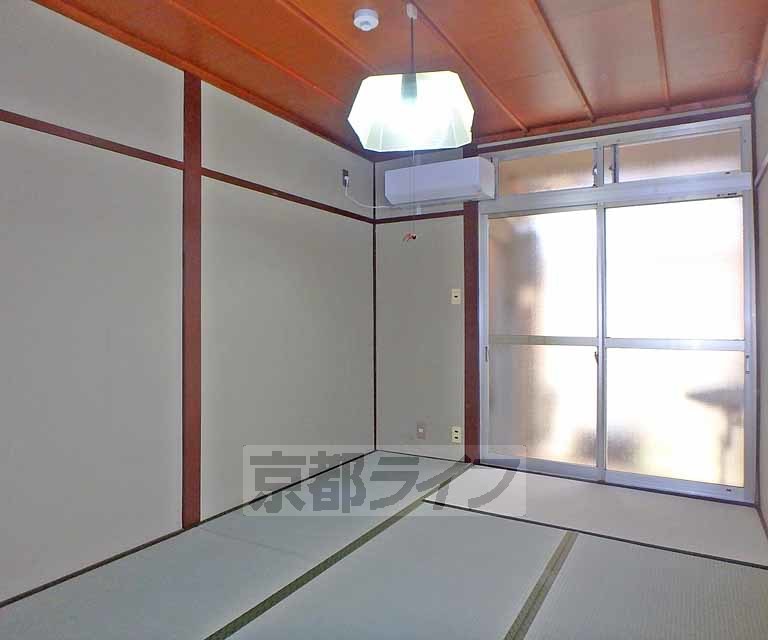 居室・リビング　素足でくつろげる畳のお部屋です