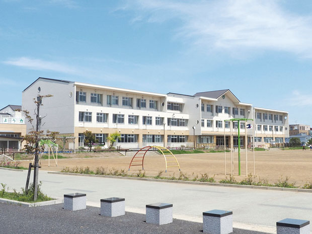 小学校　八戸市立柏崎小学校（小学校）まで141m
