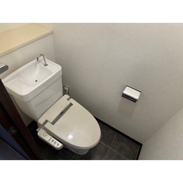 トイレ　※他部屋の写真を使用しているため多少異なる部分がある可能性が