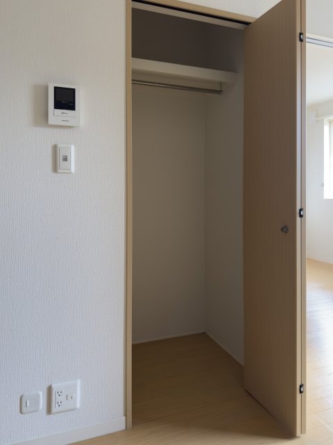 収納　同物件別号室の写真です。
