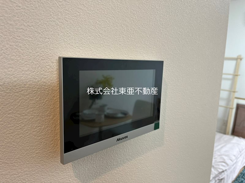 セキュリティ　モデル写真