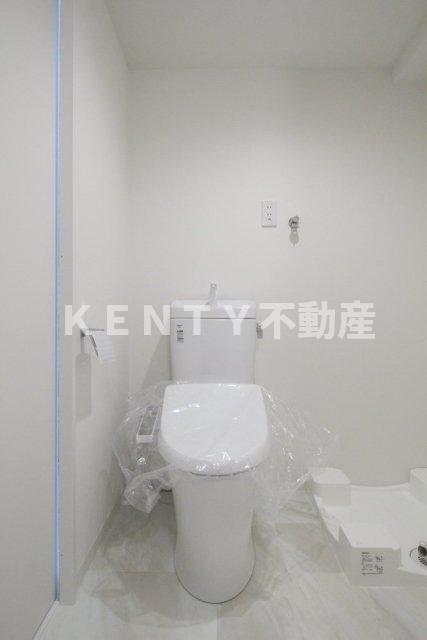 トイレ　落ち着いた色調のトイレです
