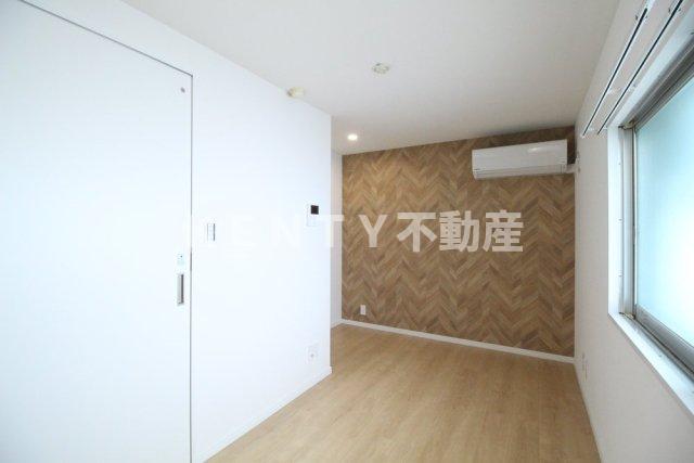 その他部屋・スペース　広くて明るい寝室