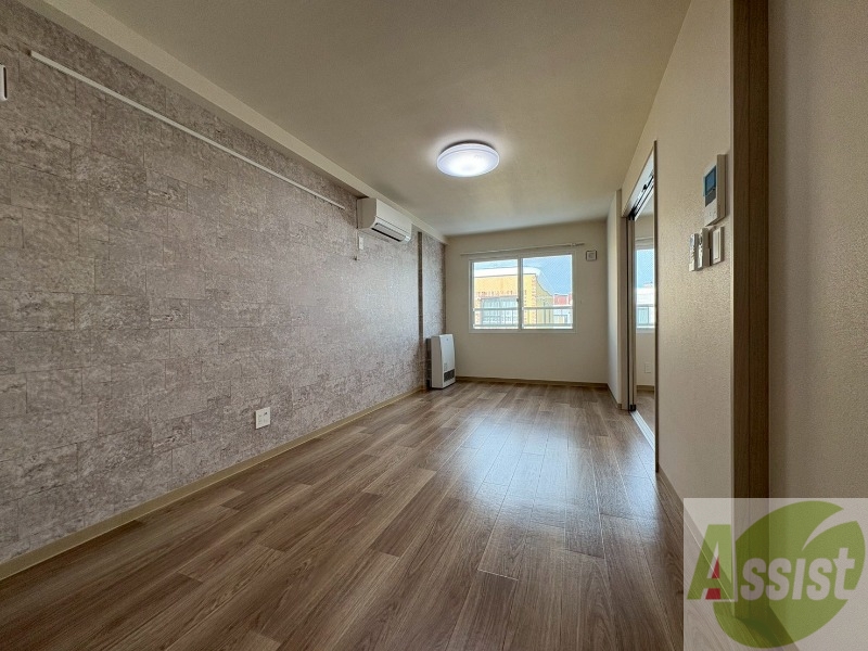 居室・リビング　広々としたリビングですね。使い勝手がよさそうですね！