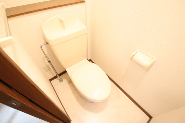 トイレ　※別室の参考写真の為、現況優先です。