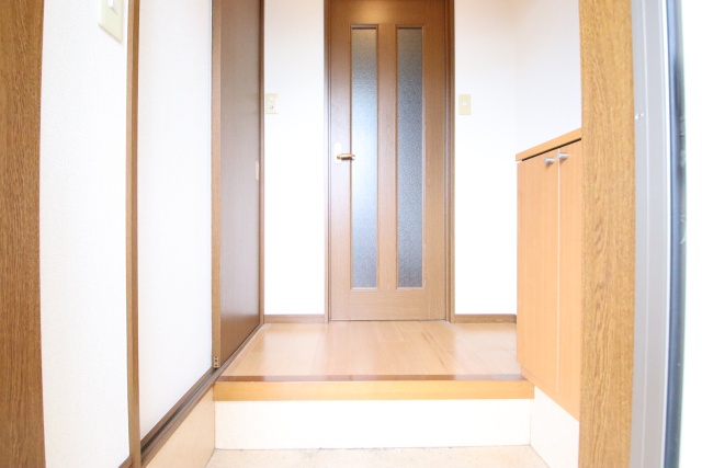 玄関　※別室の参考写真の為、現況優先です。