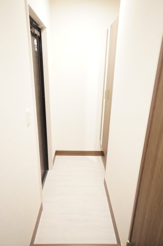 玄関　※同物件・同タイプの写真です。