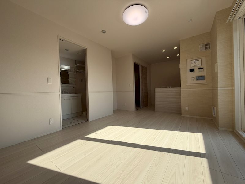 居室・リビング　白基調の明るいリビング