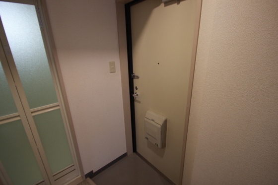 玄関　※別号室の写真です