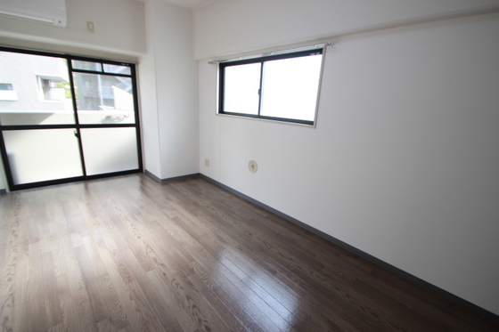 居室・リビング　※別号室の写真です