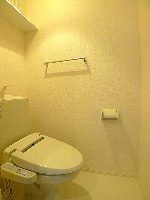 トイレ　トイレは温水洗浄便座付き