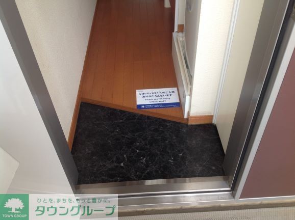 レオパレスサカワの玄関写真