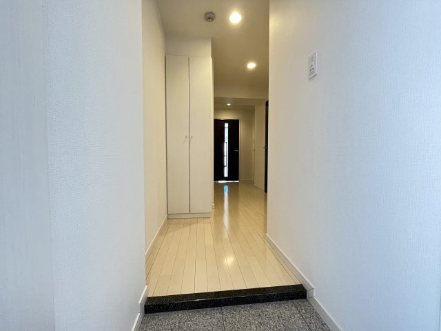 玄関　※別部屋参考写真