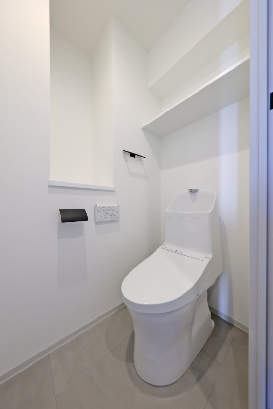 トイレ　温水洗浄便座付トイレ※同タイプ参考写真