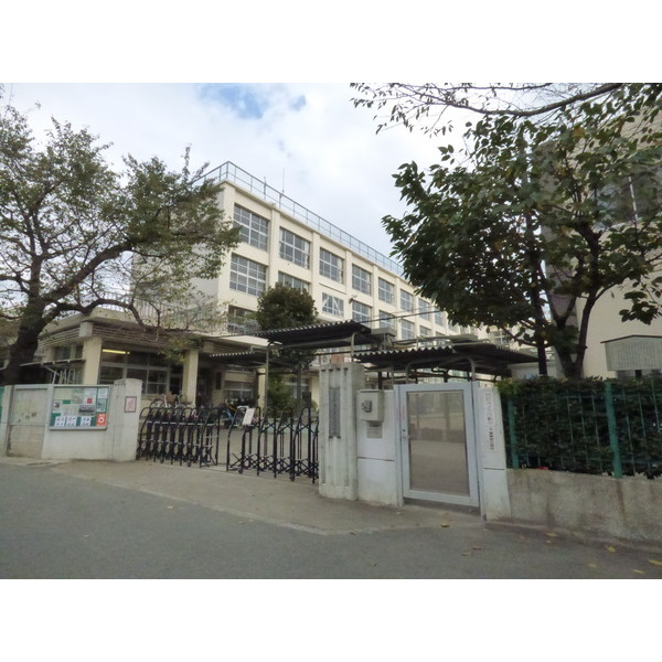 中学校　品川区立荏原第一中学校（中学校）まで300m