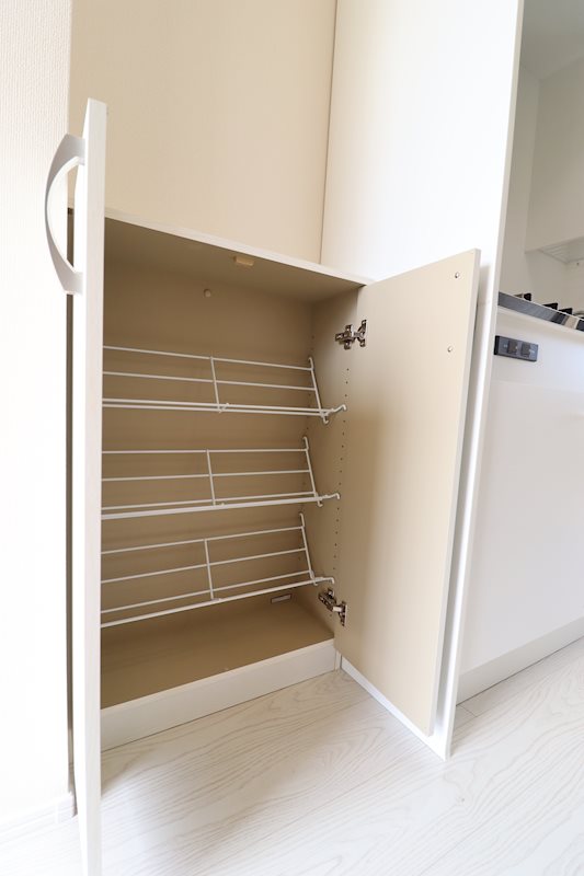 その他設備　たっぷり収納可能なシュークロゼット。