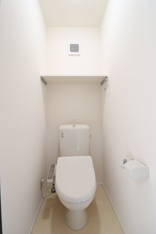 トイレ　温水洗浄便座付きのトイレです。
