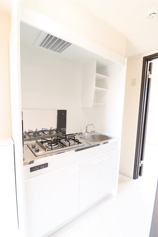 キッチン　ガス台付きで直ぐに調理が始められます。