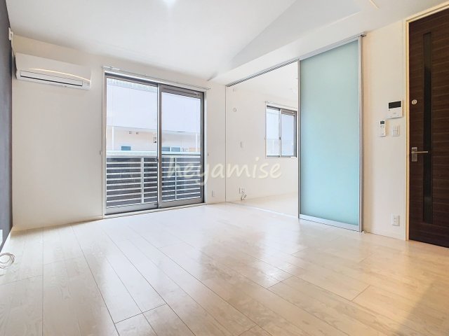 居室・リビング　写真は別号室です。色等が違う場合があります。