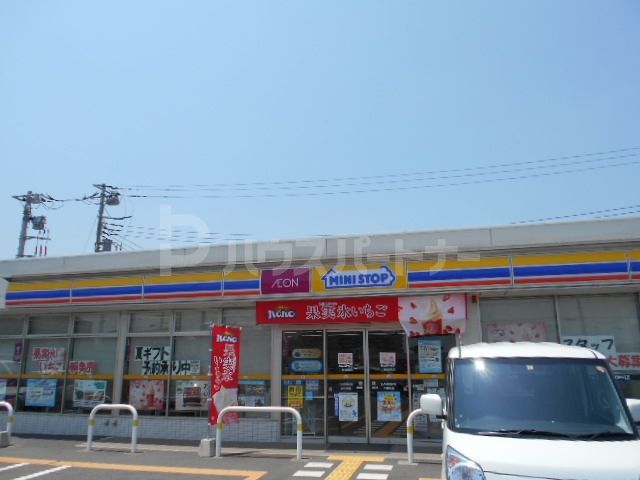 コンビニ　ミニストップ三郷幸房店（コンビニ）まで300m