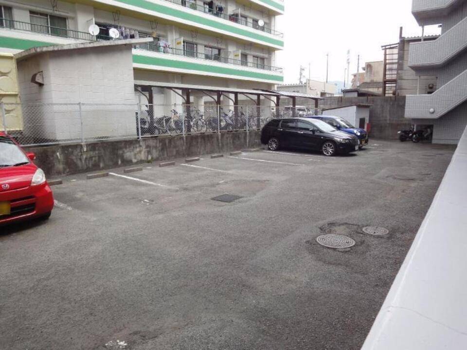 駐車場　駐車場