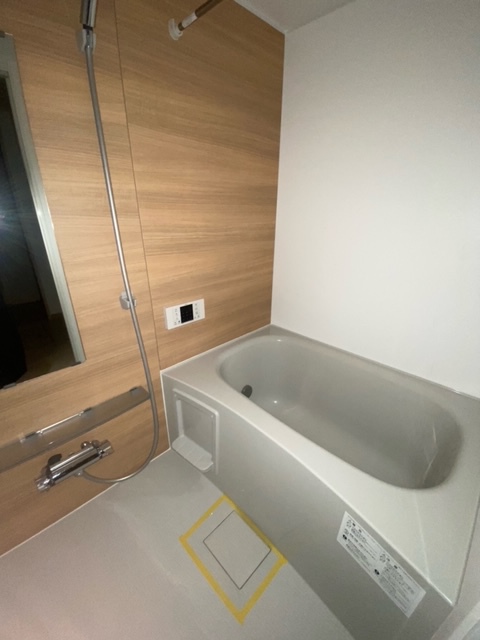 バス・シャワールーム　別号室の参考写真になります。