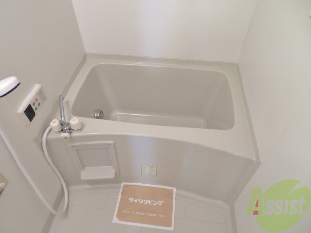 バス・シャワールーム　こちらはバスルームです。一日の疲れをここで癒してください。