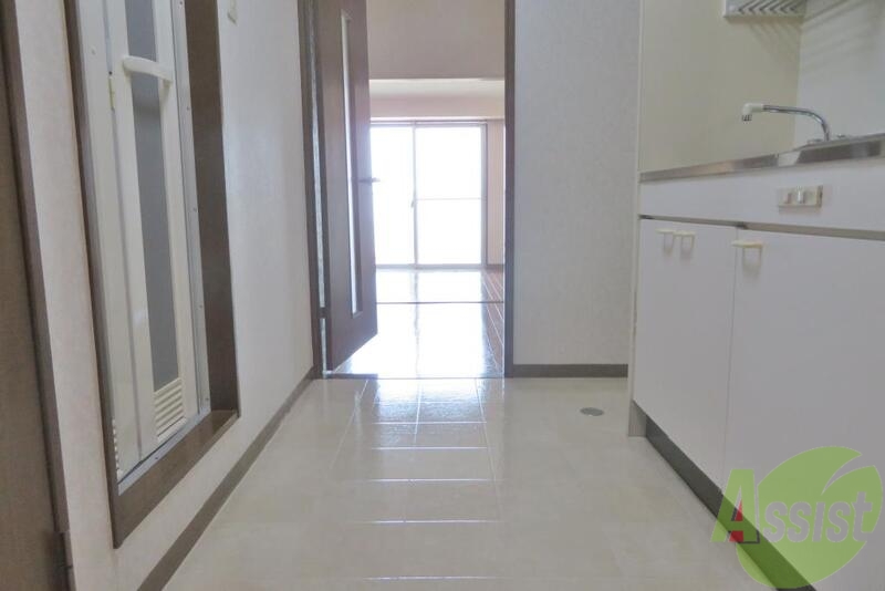 玄関　玄関まで光が入ってきており明るい感じがしました。