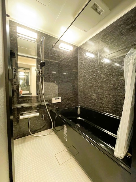 バス・シャワールーム　オートバス。おしゃれなバスルームです。