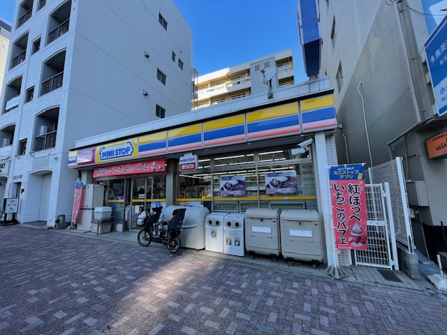 コンビニ　ミニストップ覚王山駅前店（コンビニ）まで47m