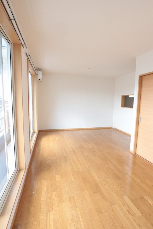 居室・リビング　インテリアの映える広々としたリビング