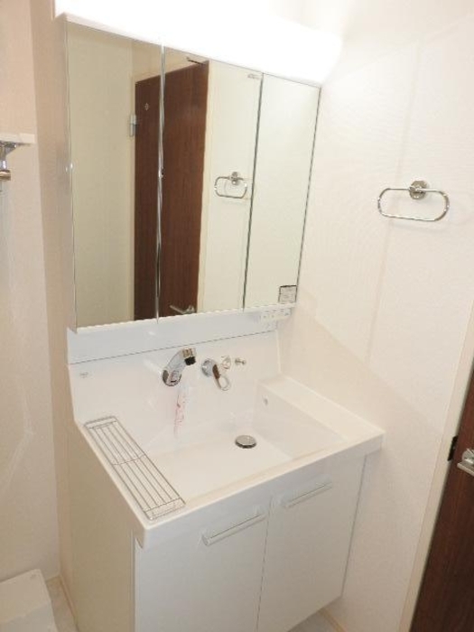 洗面設備　スペースが確保できる洗面所です