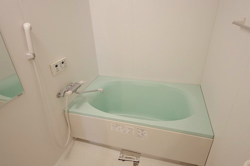 バス・シャワールーム　バス／シャワー