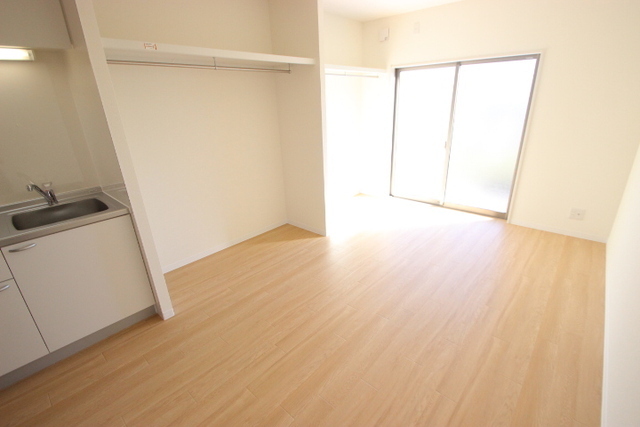 居室・リビング　別号室の写真です。