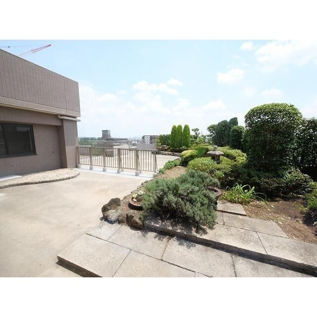 バルコニー　バルコニーからの眺めを楽しみながら食事をしませんか