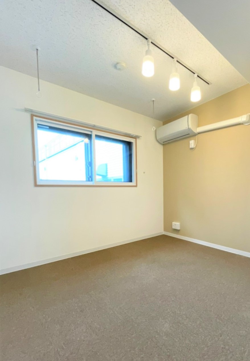 居室・リビング　居室は防音床、防音壁、防音天井となっており、コンクリートの厚