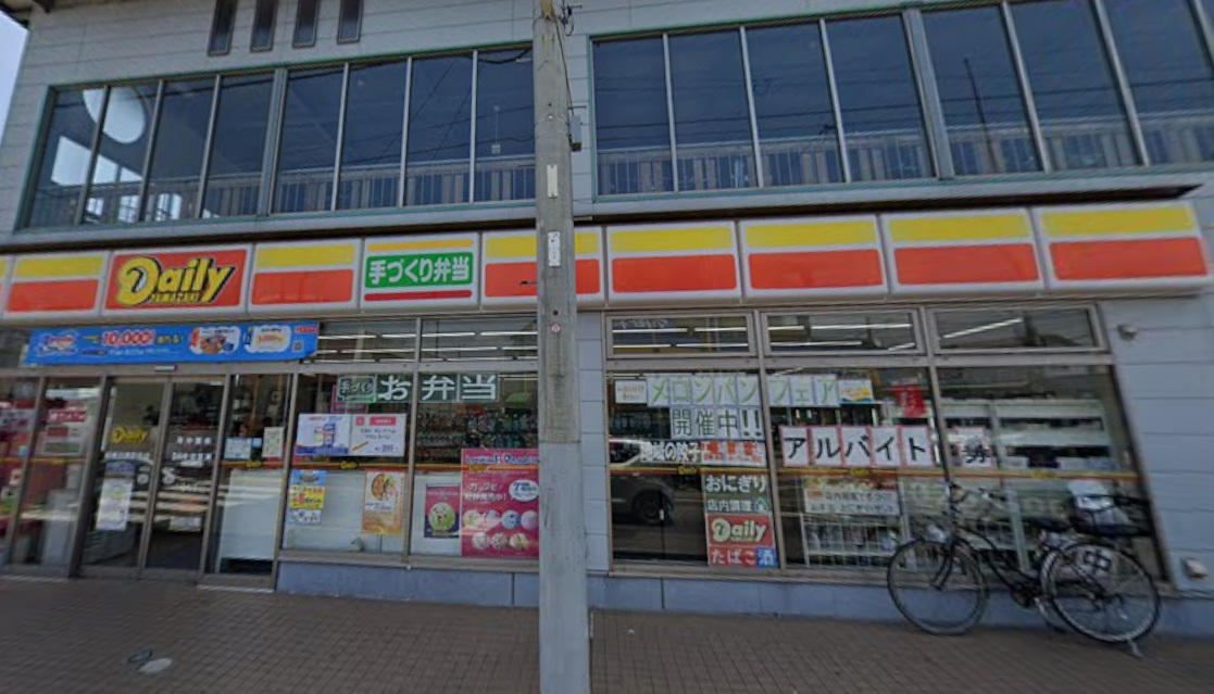 コンビニ　デイリーヤマザキ 船橋法典駅前店（コンビニ）まで300m